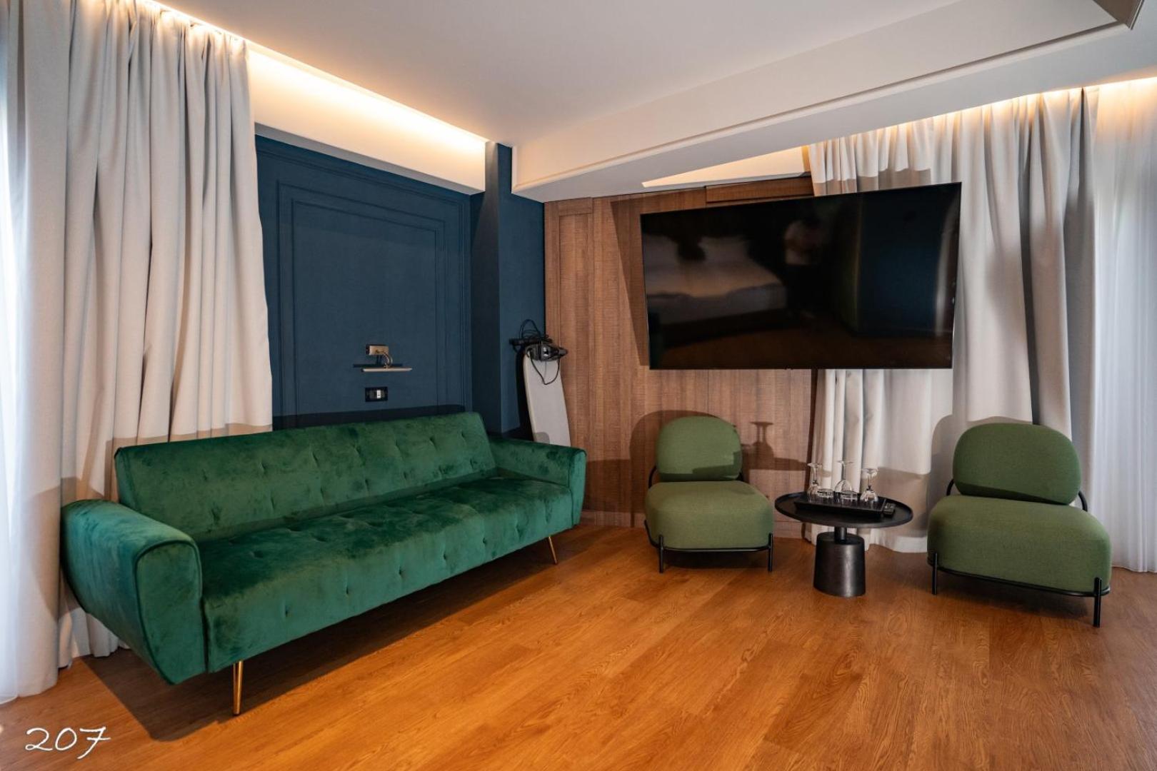 Cosmopolita Boutique Hotel ティミショアラ エクステリア 写真
