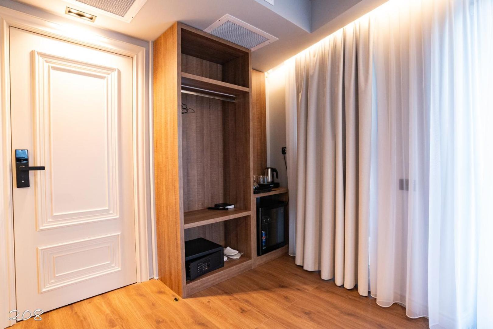 Cosmopolita Boutique Hotel ティミショアラ エクステリア 写真