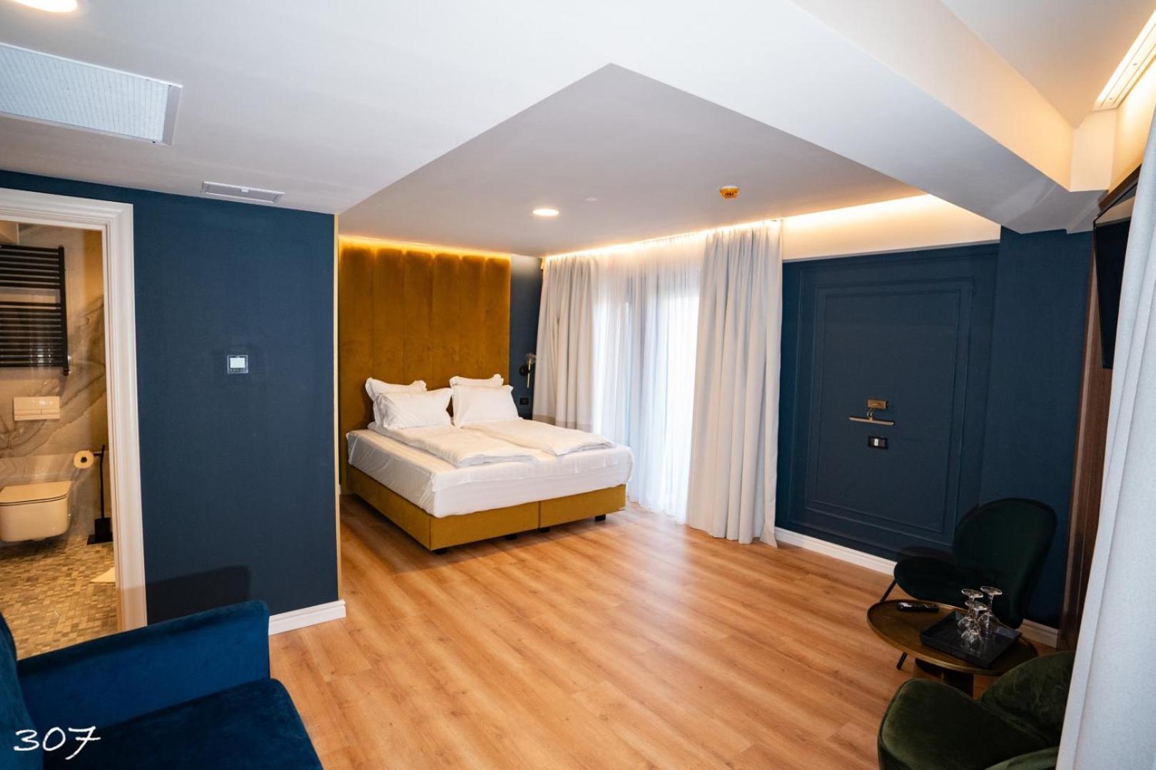 Cosmopolita Boutique Hotel ティミショアラ エクステリア 写真