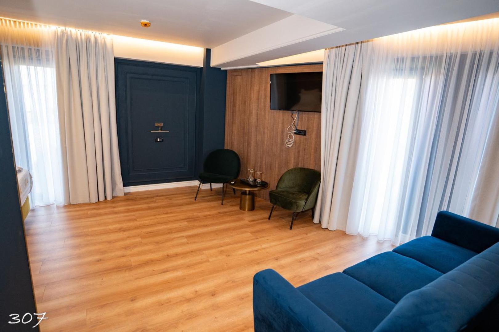 Cosmopolita Boutique Hotel ティミショアラ エクステリア 写真