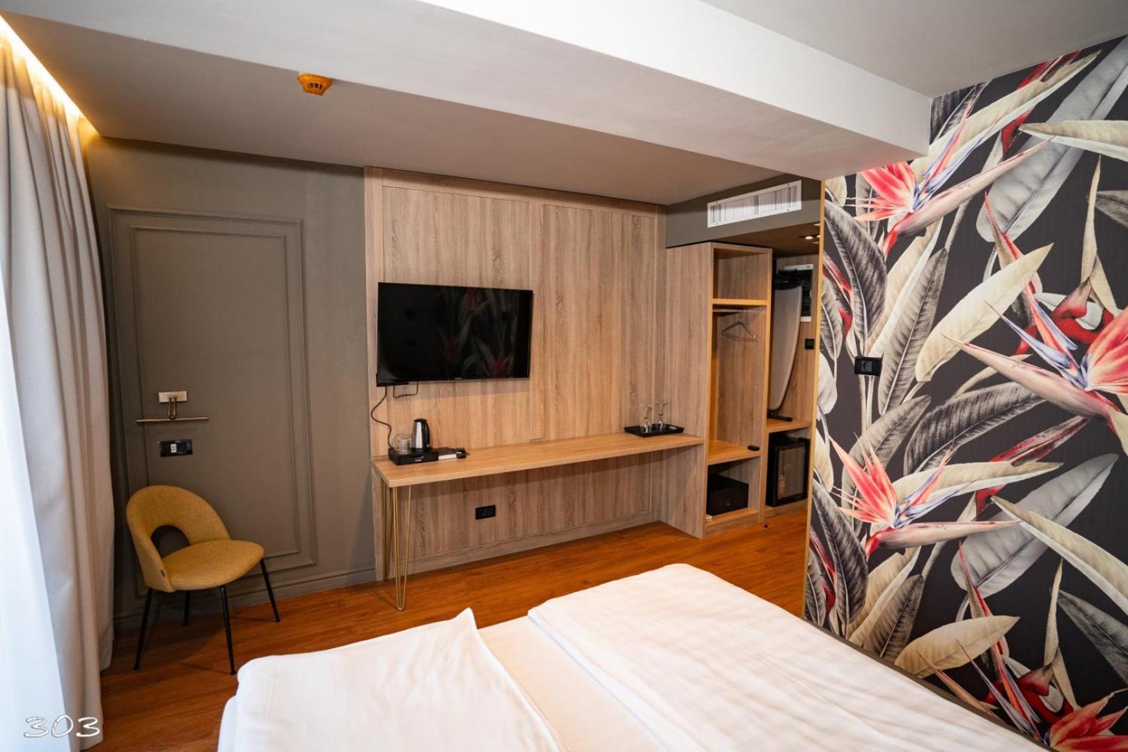 Cosmopolita Boutique Hotel ティミショアラ エクステリア 写真