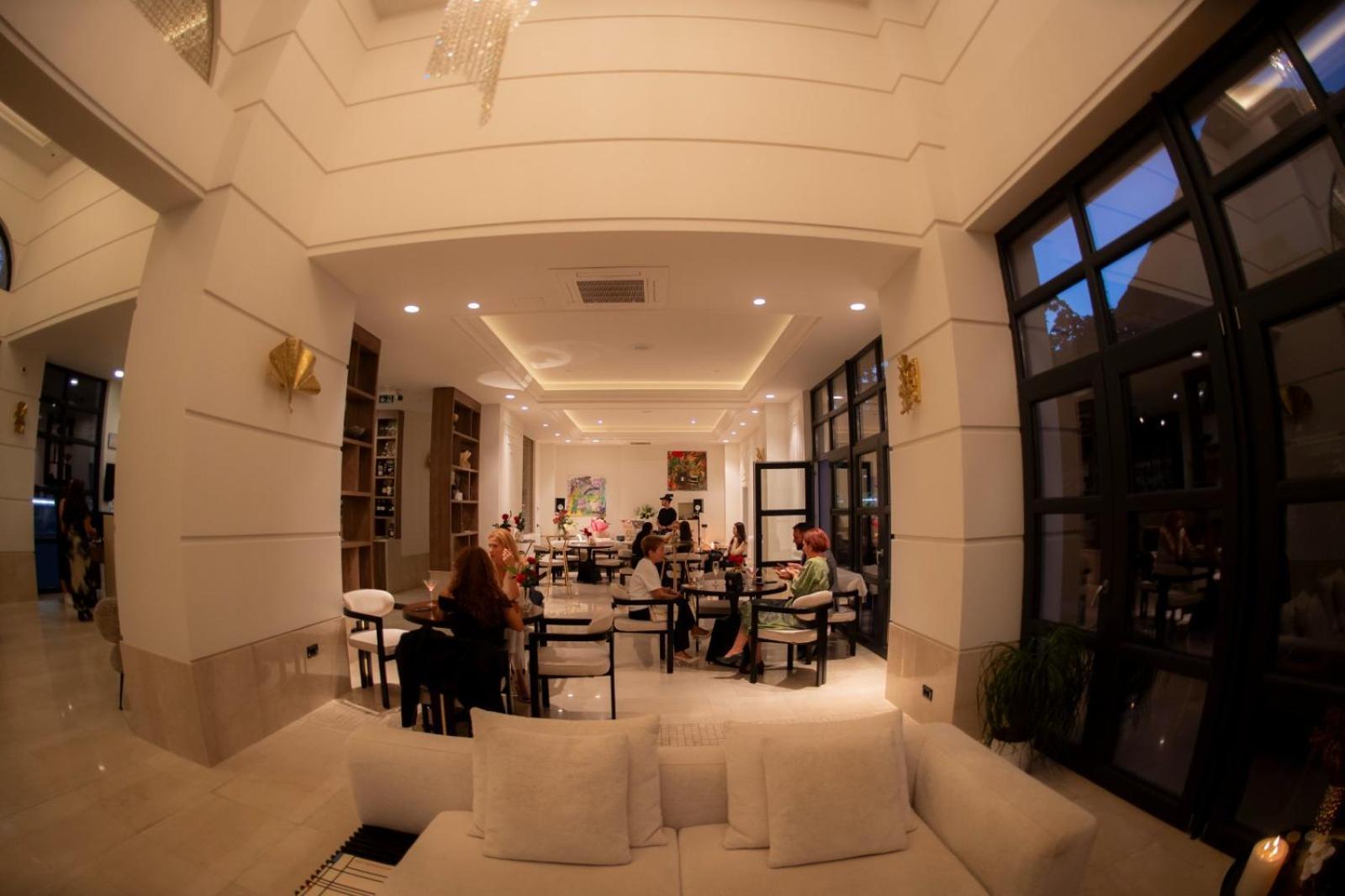 Cosmopolita Boutique Hotel ティミショアラ エクステリア 写真