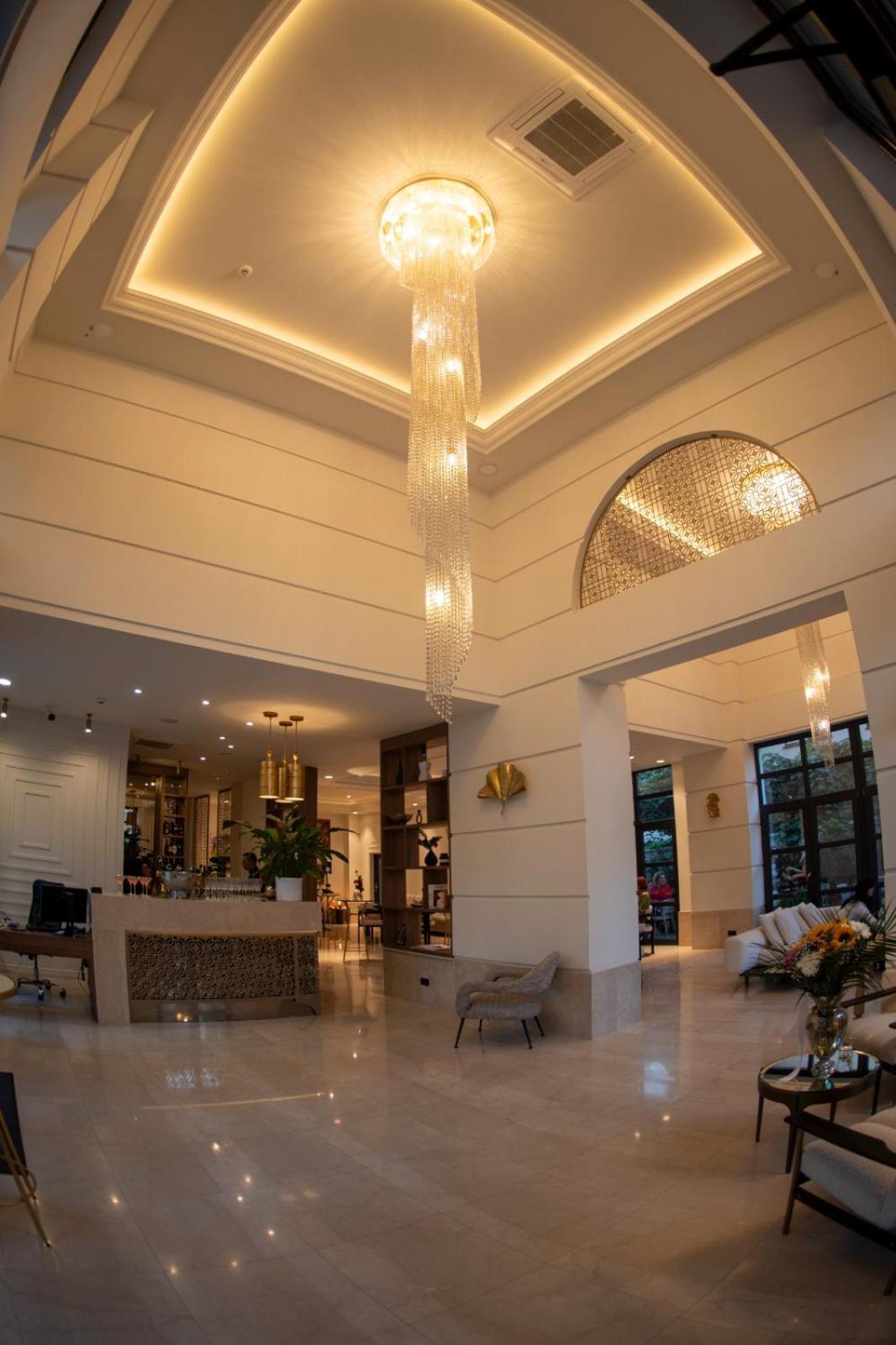 Cosmopolita Boutique Hotel ティミショアラ エクステリア 写真