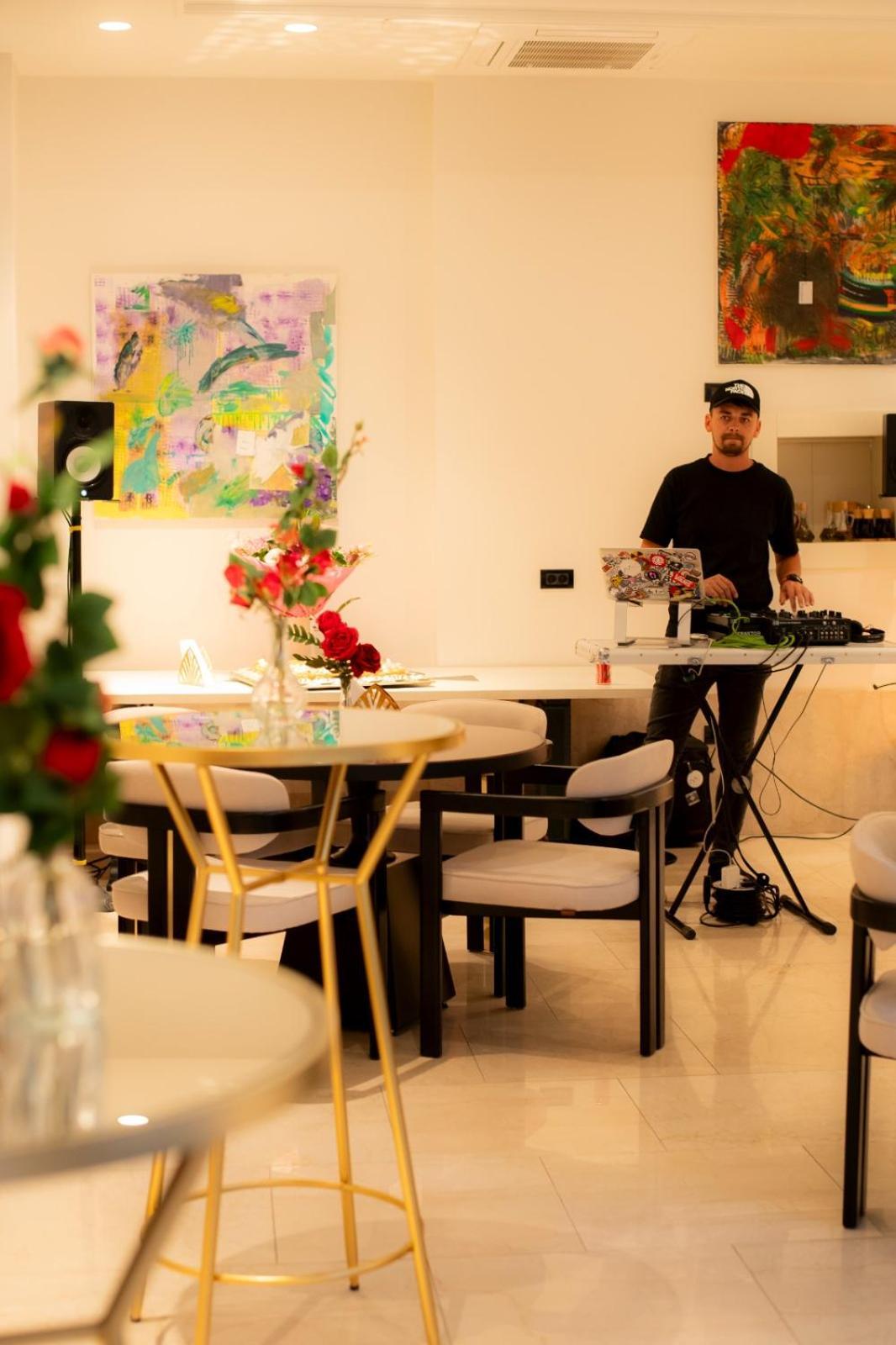 Cosmopolita Boutique Hotel ティミショアラ エクステリア 写真