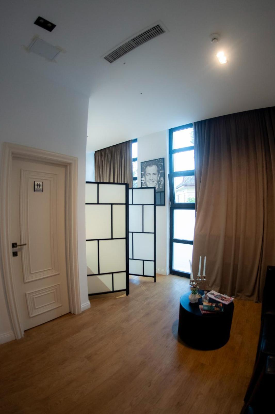 Cosmopolita Boutique Hotel ティミショアラ エクステリア 写真