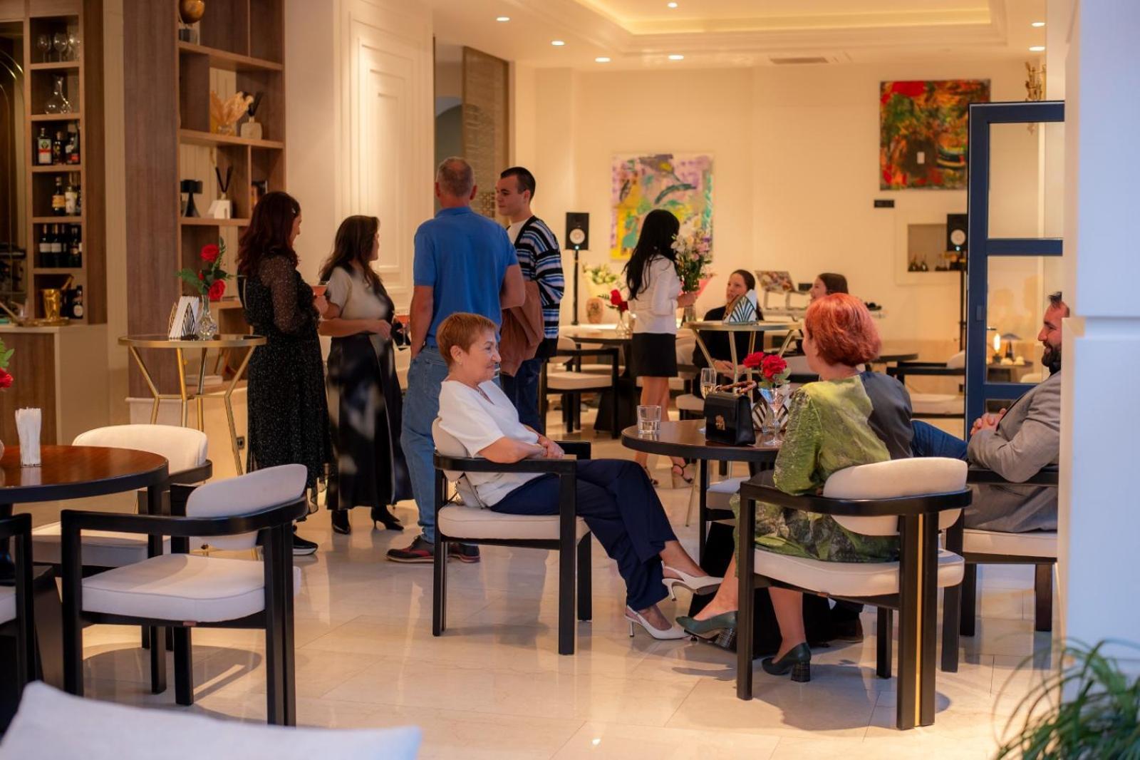 Cosmopolita Boutique Hotel ティミショアラ エクステリア 写真
